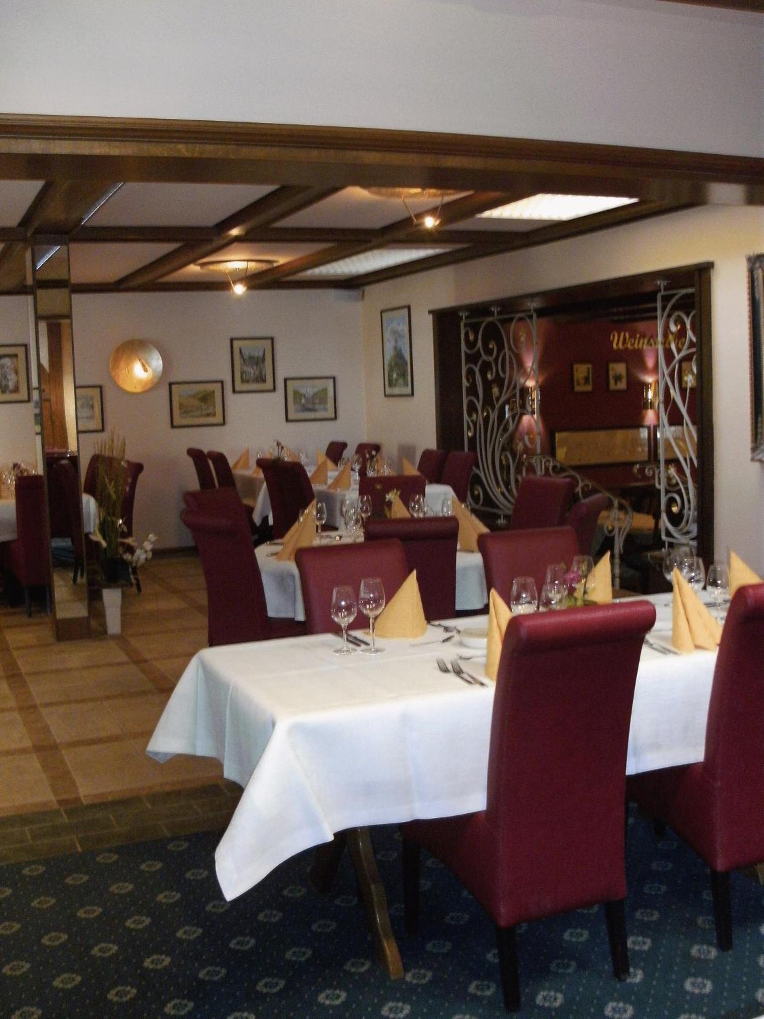 קלוטן Weinhotel Hubertus Garni מראה חיצוני תמונה